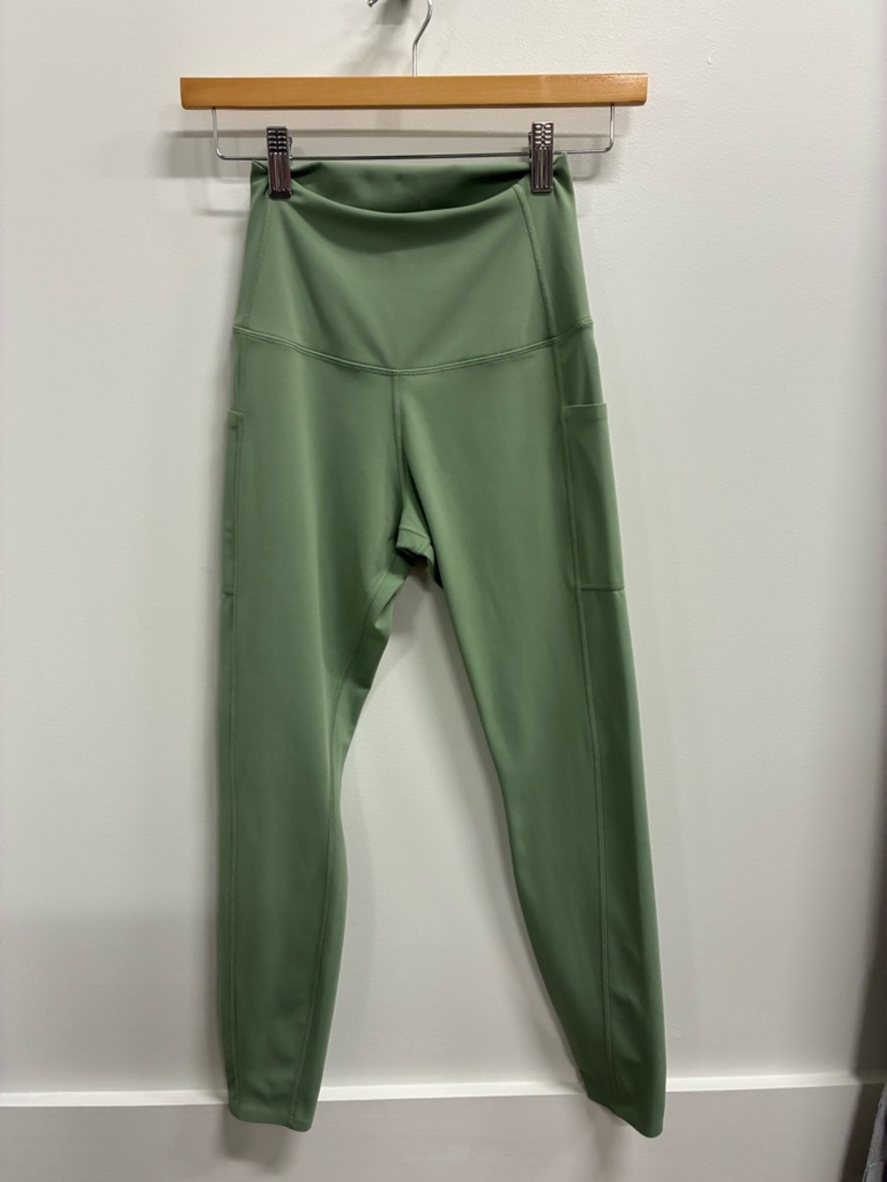 High-Waist Green Tavi Leggings with Side Pockets